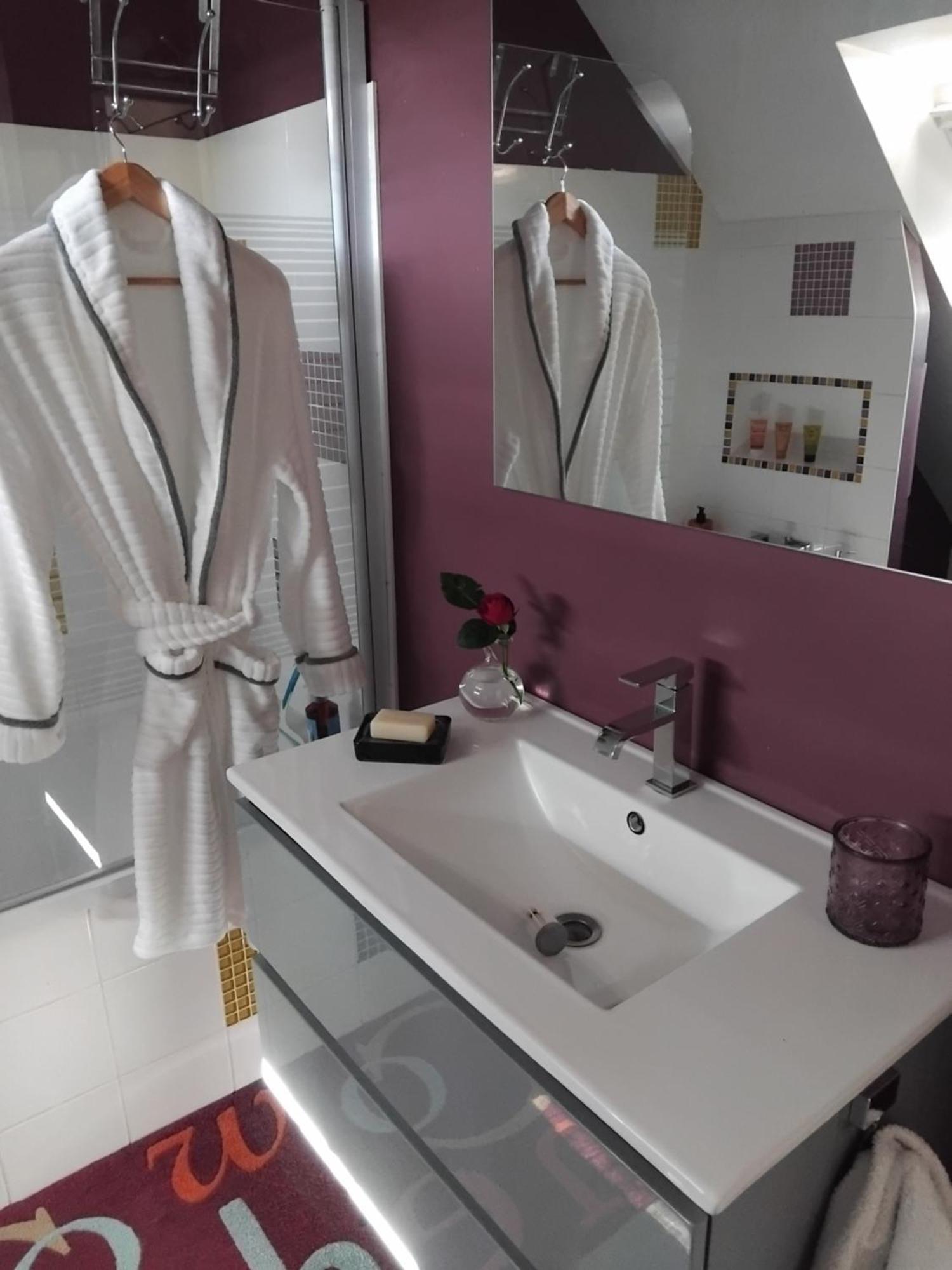 Chambre Dans Un Ecrin De Verdure Angrie Luaran gambar